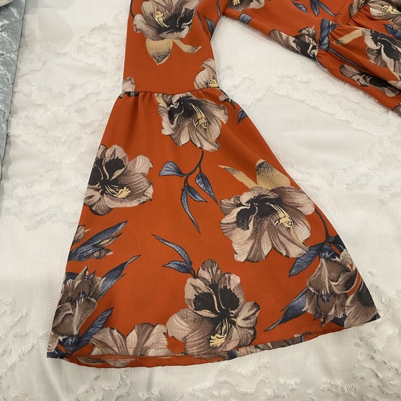 🔴M GIRLS V BACK FLORAL TOP🔴 - Picture 8 of 9